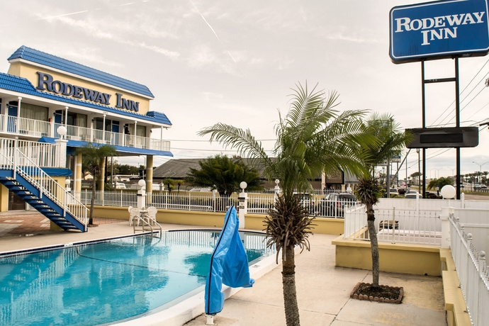 Imagen de la piscina del Hotel Rodeway Inn Clearwater - Largo. Foto 16