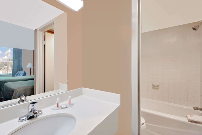 Imagen de la habitación del Hotel Rodeway Inn Cleveland. Foto 8