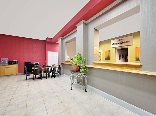 Imagen de los interiores del Hotel Rodeway Inn Cleveland. Foto 12