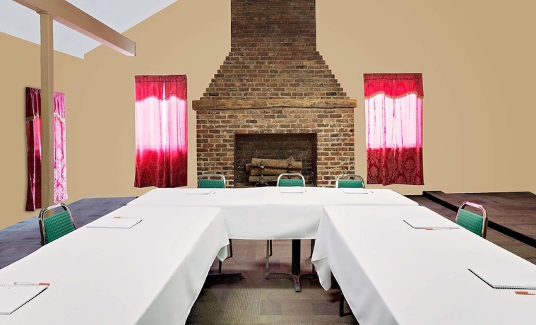 Imagen de los interiores del Hotel Rodeway Inn Cleveland. Foto 14