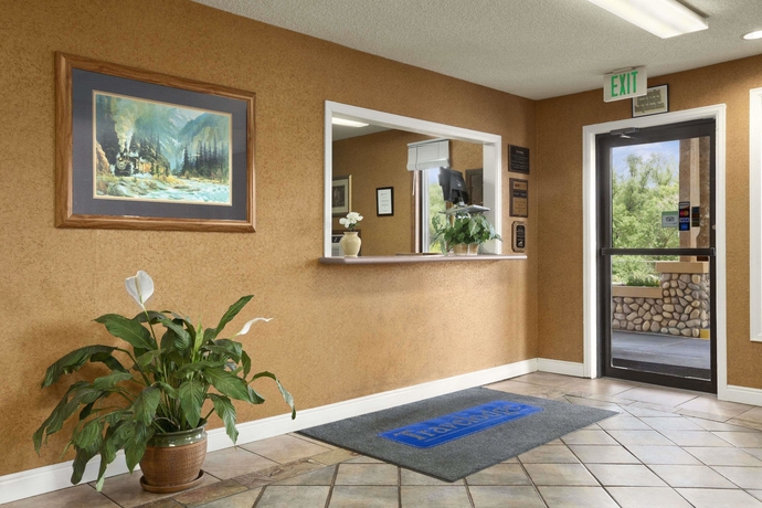 Imagen de los interiores del Hotel Rodeway Inn, Colorado Springs. Foto 12