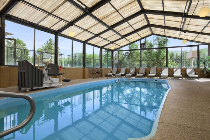 Imagen de la piscina del Hotel Rodeway Inn, Colorado Springs. Foto 14