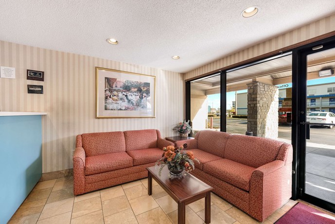 Imagen de los interiores del Hotel Rodeway Inn, Columbus. Foto 15