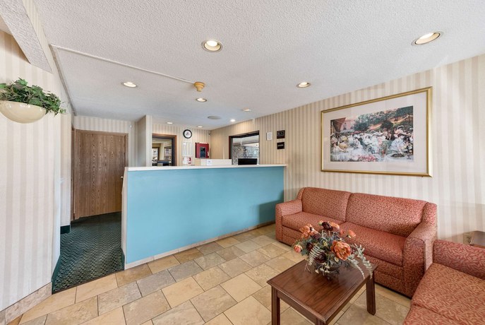 Imagen de los interiores del Hotel Rodeway Inn, Columbus. Foto 17