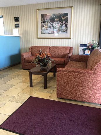 Imagen de los interiores del Hotel Rodeway Inn, Columbus. Foto 18