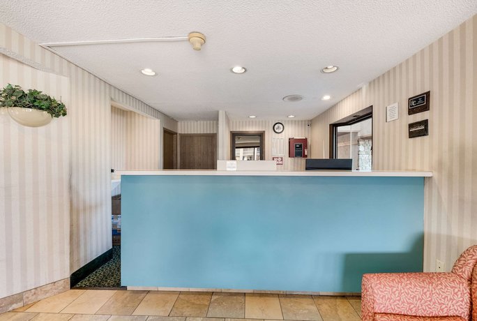Imagen de los interiores del Hotel Rodeway Inn, Columbus. Foto 19