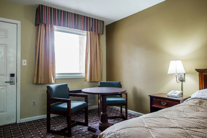 Imagen de la habitación del Hotel Rodeway Inn Concord. Foto 4