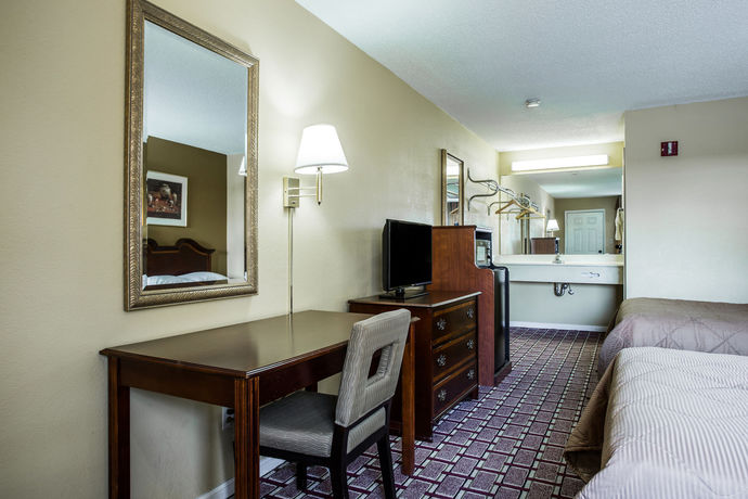 Imagen de la habitación del Hotel Rodeway Inn Concord. Foto 13