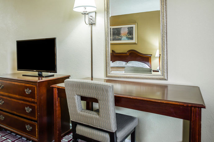 Imagen de la habitación del Hotel Rodeway Inn Concord. Foto 14