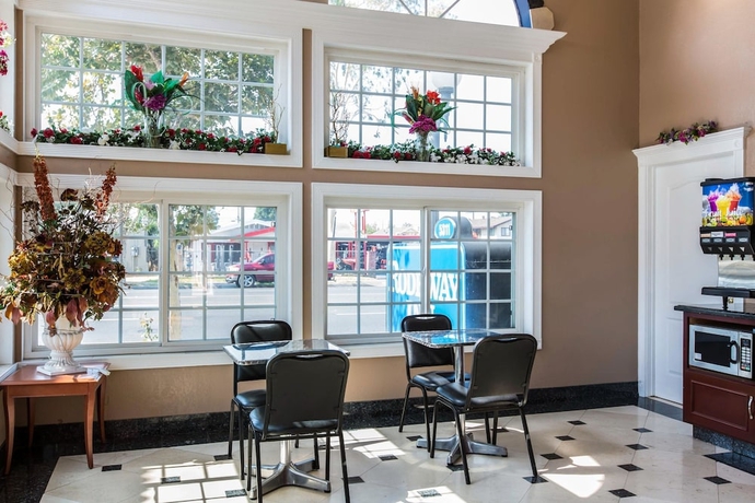 Imagen de los interiores del Hotel Rodeway Inn Cypress - Near Cypress College. Foto 17