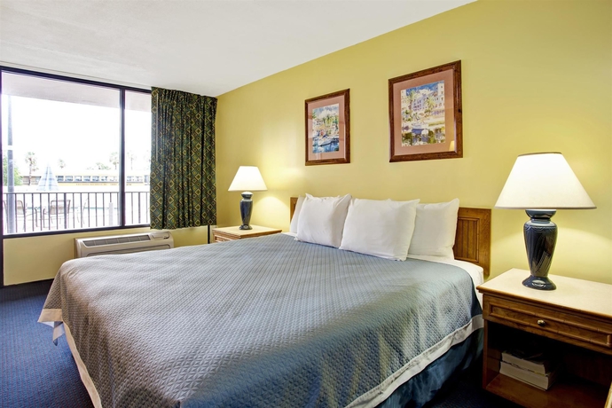 Imagen de la habitación del Hotel Rodeway Inn Davenport-champions Gate. Foto 3
