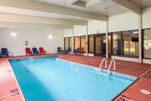 Imagen de los interiores del Hotel Rodeway Inn, Delaware Water Gap. Foto 16