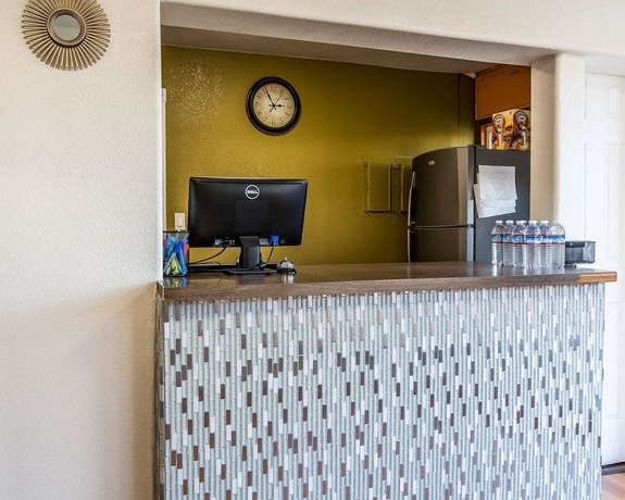 Imagen de los interiores del Hotel Rodeway Inn Downtown Hanford. Foto 18