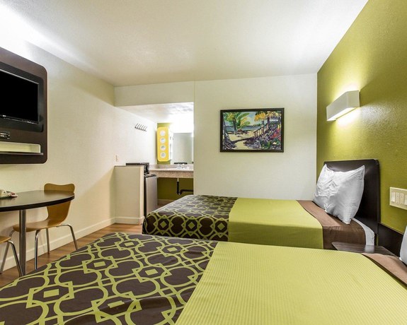 Imagen de la habitación del Hotel Rodeway Inn Downtown Hanford. Foto 8