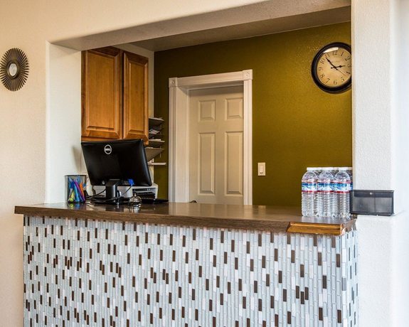 Imagen de los interiores del Hotel Rodeway Inn Downtown Hanford. Foto 19