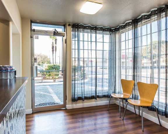 Imagen de los interiores del Hotel Rodeway Inn Downtown Hanford. Foto 20