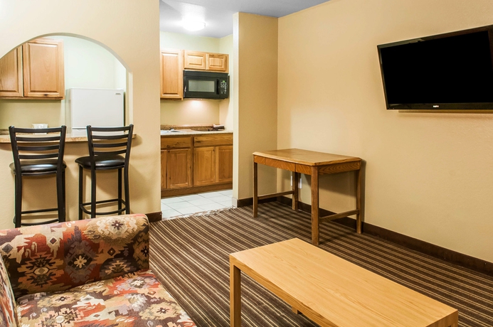 Imagen de los interiores del Hotel Rodeway Inn East. Foto 8