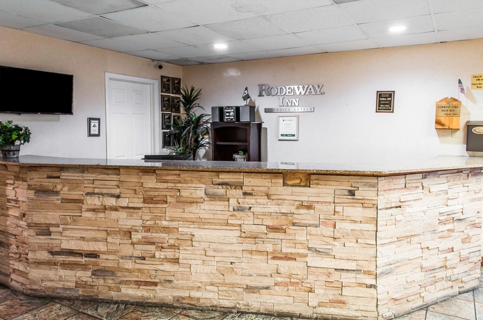 Imagen de los interiores del Hotel Rodeway Inn East. Foto 10