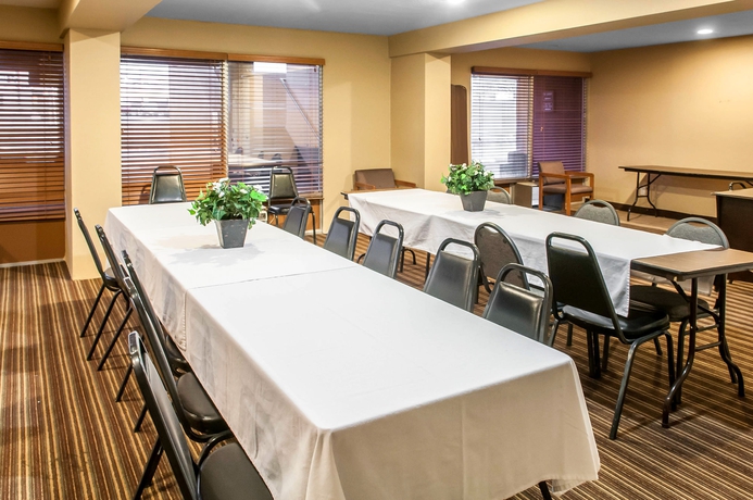 Imagen de los interiores del Hotel Rodeway Inn East. Foto 13