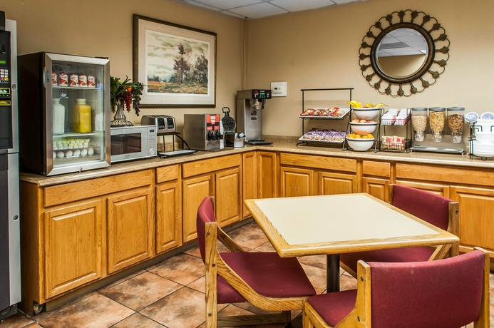 Imagen del bar/restaurante del Hotel Rodeway Inn East. Foto 2