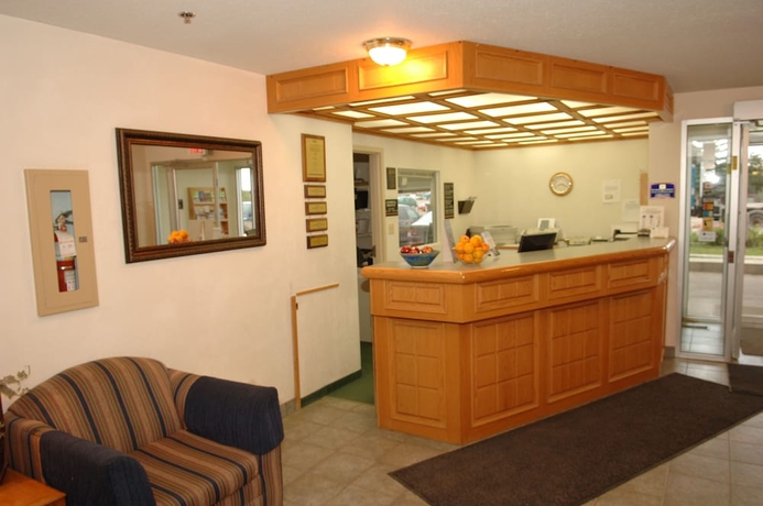 Imagen de los interiores del Hotel Rodeway Inn, Edson. Foto 18