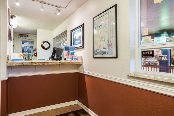 Imagen de los interiores del Hotel Rodeway Inn Enumclaw Mount Rainer-Crystal Mountain Area. Foto 15