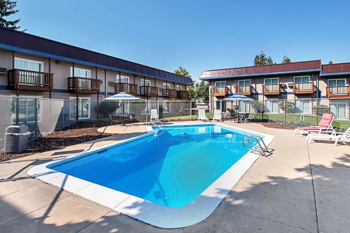 Imagen de la piscina del Hotel Rodeway Inn Enumclaw Mount Rainer-Crystal Mountain Area. Foto 18