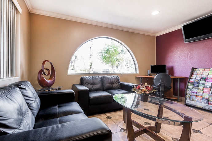Imagen de los interiores del Hotel Rodeway Inn Escondido Downtown. Foto 13