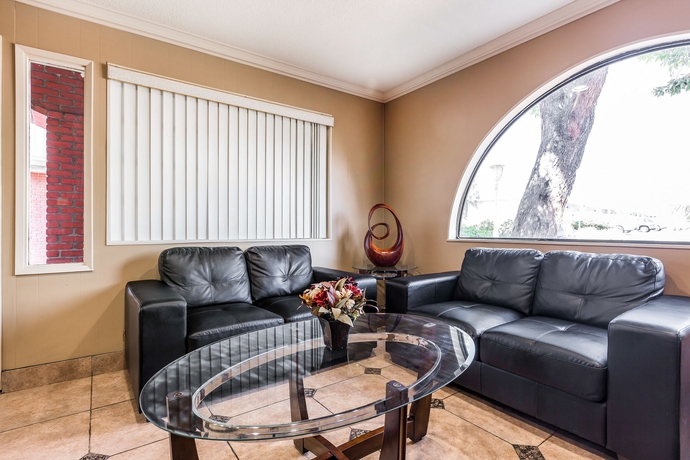 Imagen de los interiores del Hotel Rodeway Inn Escondido Downtown. Foto 16