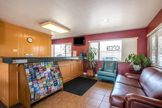Imagen de los interiores del Hotel Rodeway Inn Fallbrook Downtown. Foto 16