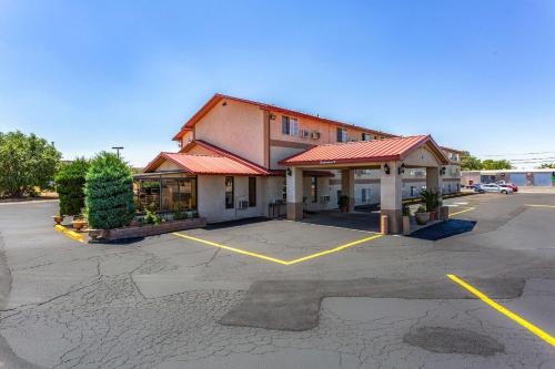 Imagen general del Hotel Rodeway Inn Farmington. Foto 5