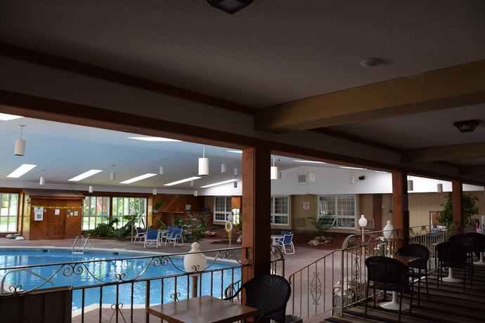 Imagen de la piscina del Hotel Rodeway Inn Festival. Foto 18