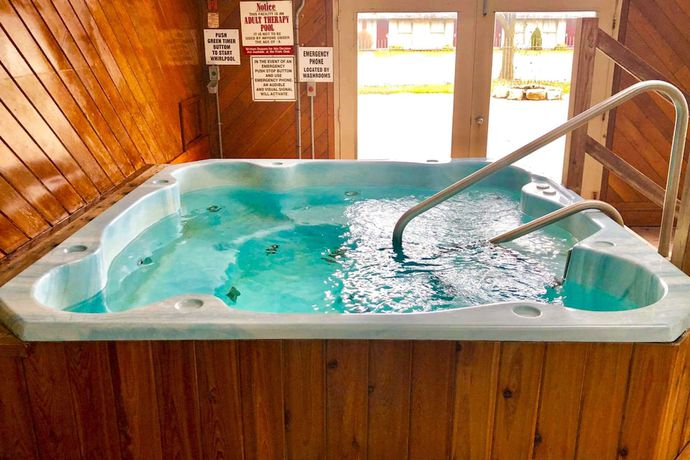 Imagen de la piscina del Hotel Rodeway Inn Festival. Foto 19