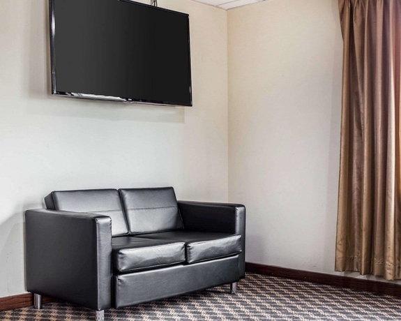 Imagen de los interiores del Hotel Rodeway Inn, Forest Park. Foto 15