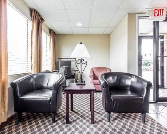 Imagen de los interiores del Hotel Rodeway Inn, Forest Park. Foto 16