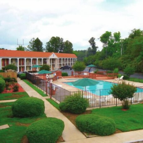 Imagen de la piscina del Hotel Rodeway Inn, Forsyth. Foto 14