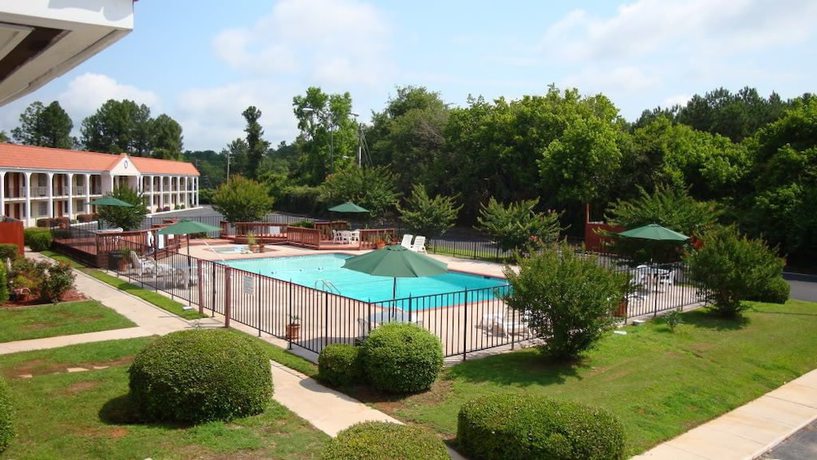 Imagen de los exteriores del Hotel Rodeway Inn, Forsyth. Foto 12