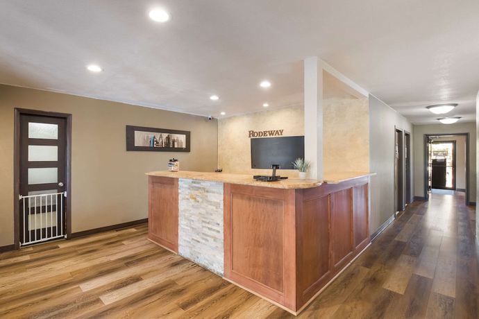 Imagen de los interiores del Hotel Rodeway Inn Fort Morgan. Foto 19