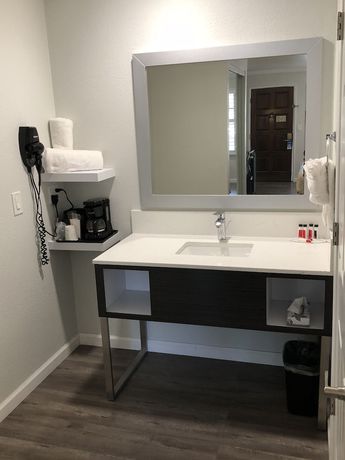 Imagen de la habitación del Hotel Rodeway Inn, Fremont. Foto 9