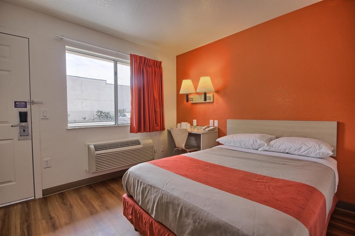 Imagen de la habitación del Hotel Rodeway Inn Fresno. Foto 11