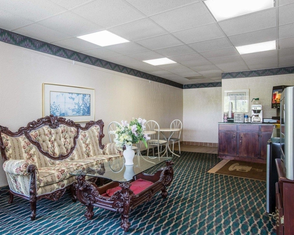 Imagen del bar/restaurante del Hotel Rodeway Inn Gadsden - Attalla. Foto 10