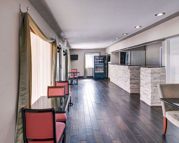 Imagen de los interiores del Hotel Rodeway Inn Gainesville I-35. Foto 16