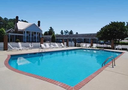 Imagen de la piscina del Hotel Rodeway Inn Historic. Foto 6