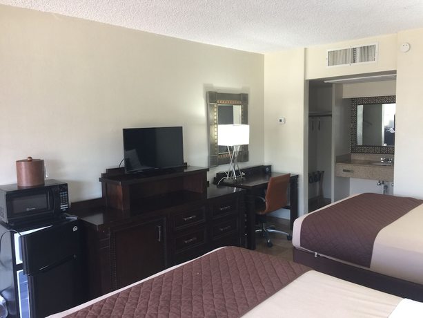 Imagen de la habitación del Hotel Rodeway Inn, Holiday. Foto 5