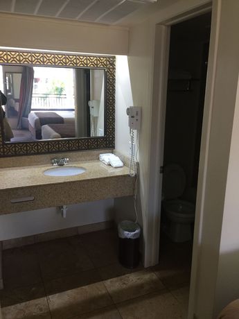 Imagen de la habitación del Hotel Rodeway Inn, Holiday. Foto 6