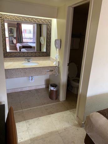 Imagen de la habitación del Hotel Rodeway Inn, Holiday. Foto 9