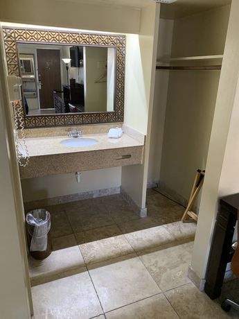 Imagen de la habitación del Hotel Rodeway Inn, Holiday. Foto 11