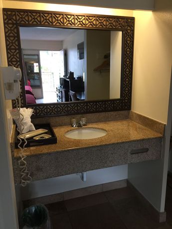 Imagen de la habitación del Hotel Rodeway Inn, Holiday. Foto 13