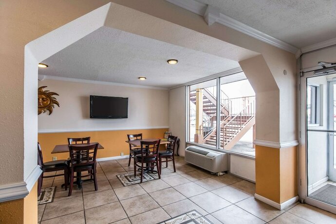 Imagen de los interiores del Hotel Rodeway Inn, Hopkinsville. Foto 17