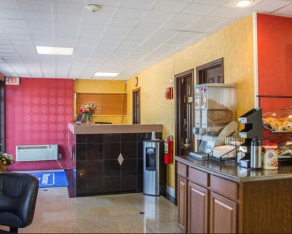 Imagen de los interiores del Hotel Rodeway Inn Huntington Station - Melville. Foto 19
